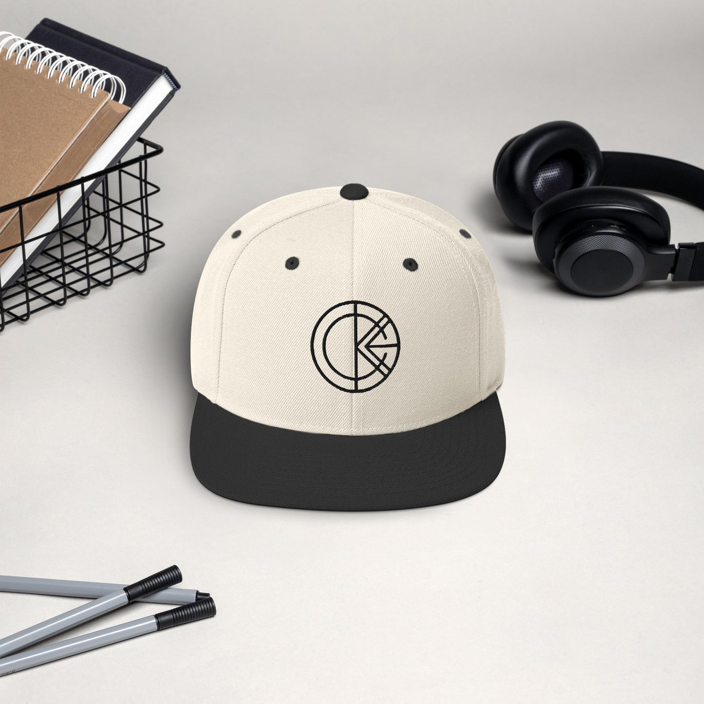OKENNADA "Urban Style" Classic Snapback  Natural/ Black  